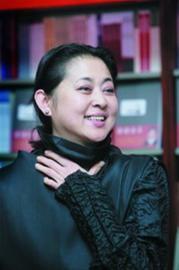 倪萍爆料抠门视频播放网站,行业乱象引发热议