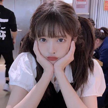 抽烟女爱豆爆料视频网红,抽烟女爱豆真实生活曝光