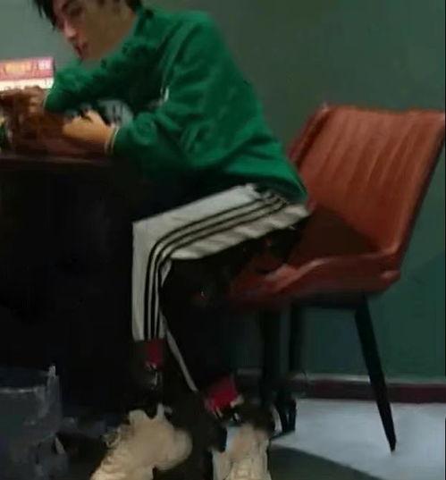 娱乐大爆料何洛洛,揭秘明星背后的故事